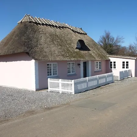 Beautiful In With 3 Bedrooms And Wifi Holiday home *